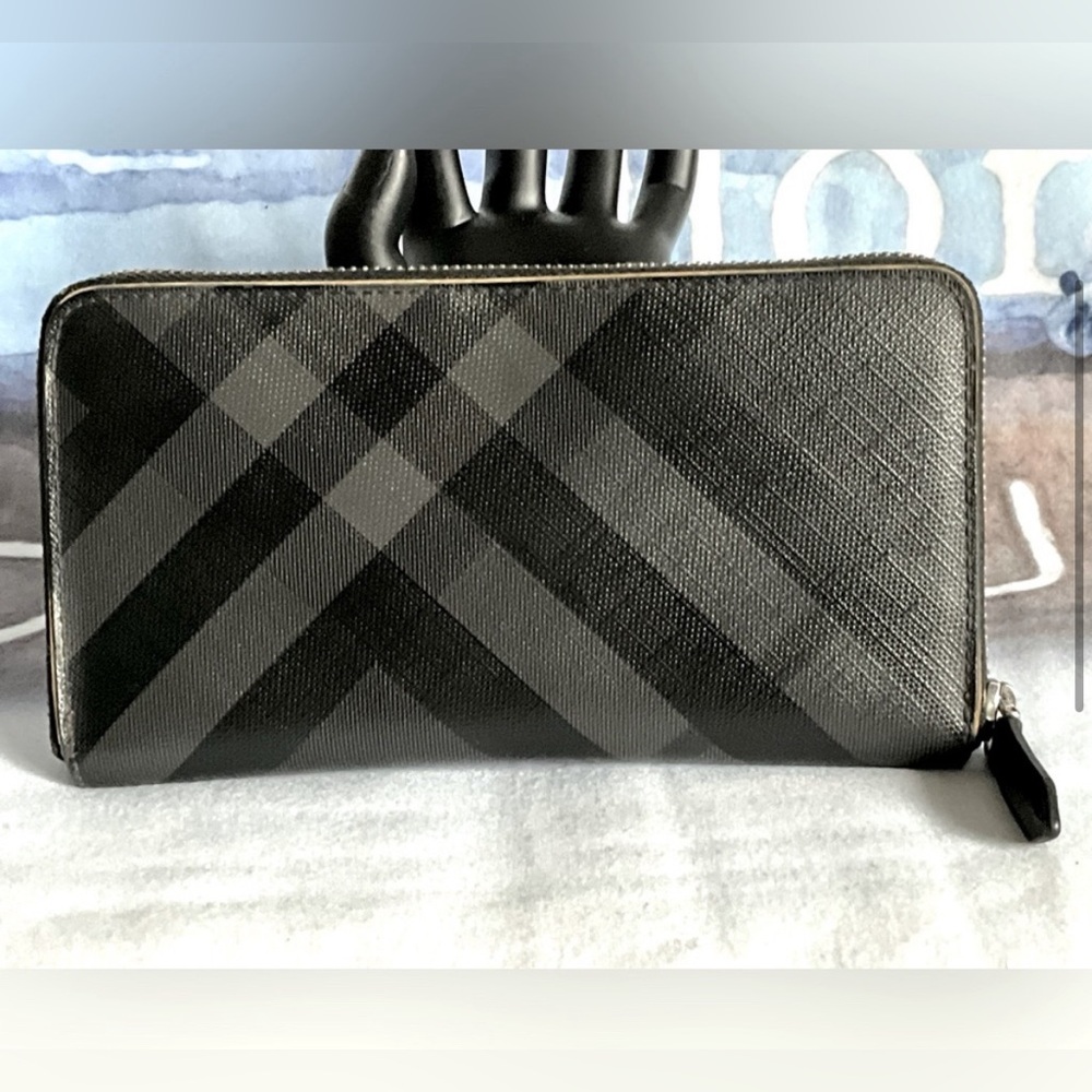 BURBERRY Smoke Check / Nova Check Plaid Leather Zip Around Wallet - Picture 4 of 11